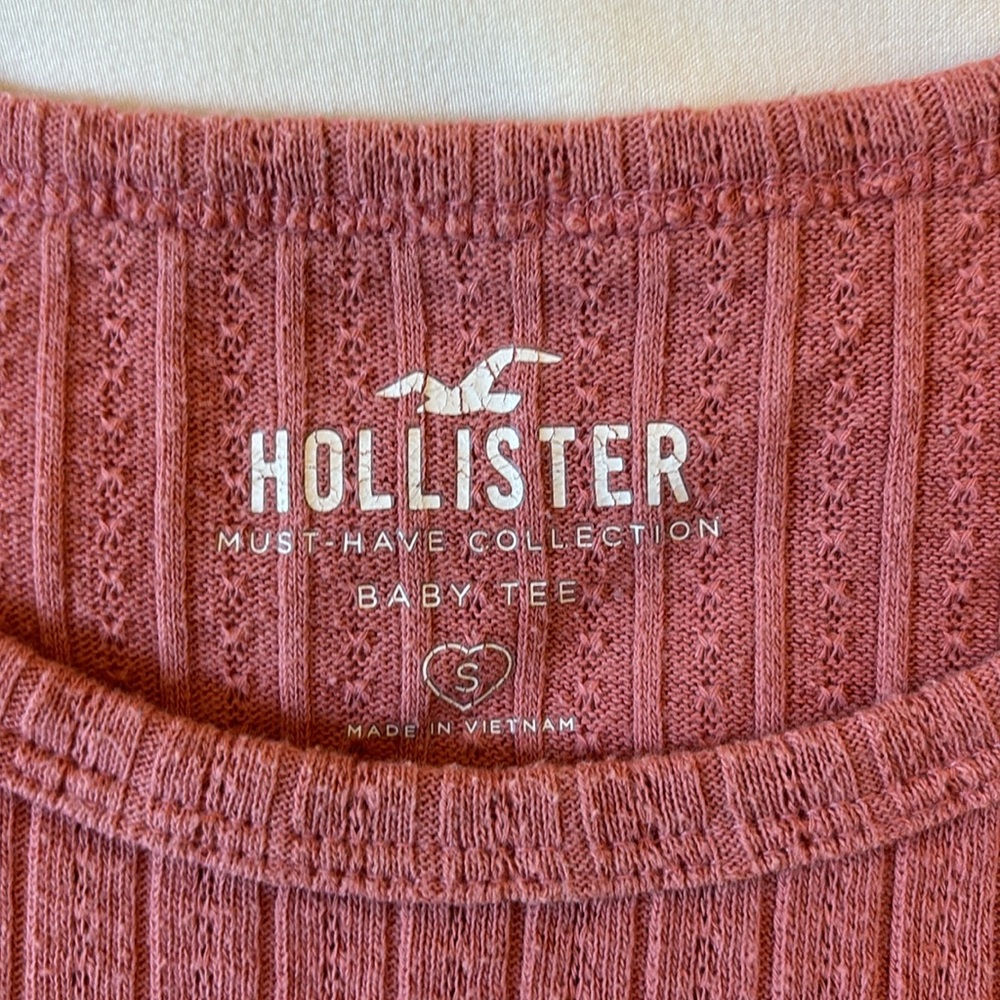 Hollister must-have collection baby tee - Picture 2 of 2